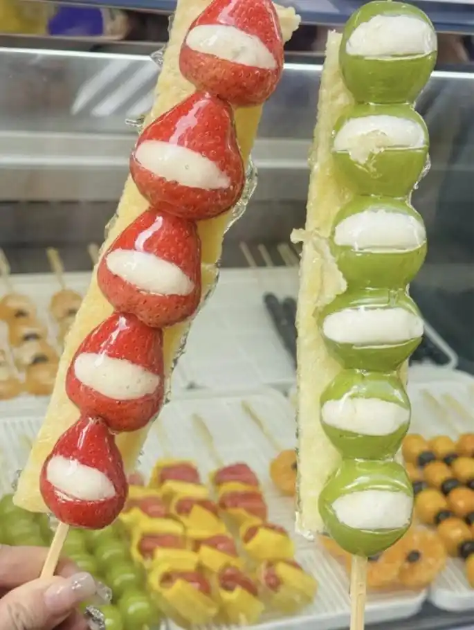 一串奶皮子糖葫芦的狂欢与迷思——传统小吃如何跳出网红轮回？