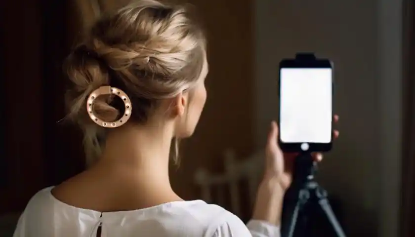 曾偷税749万的炫富网红“柏公子”改名复出又被封，平台回应