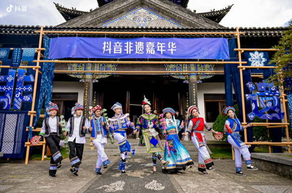 “抖音非遗嘉年华”落地2025非遗品牌推广周，助云南非遗打造新名片