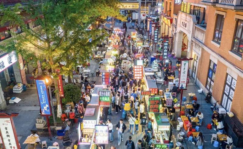 守护烟火气，抖音生活服务与百万小店进入“共营时代”