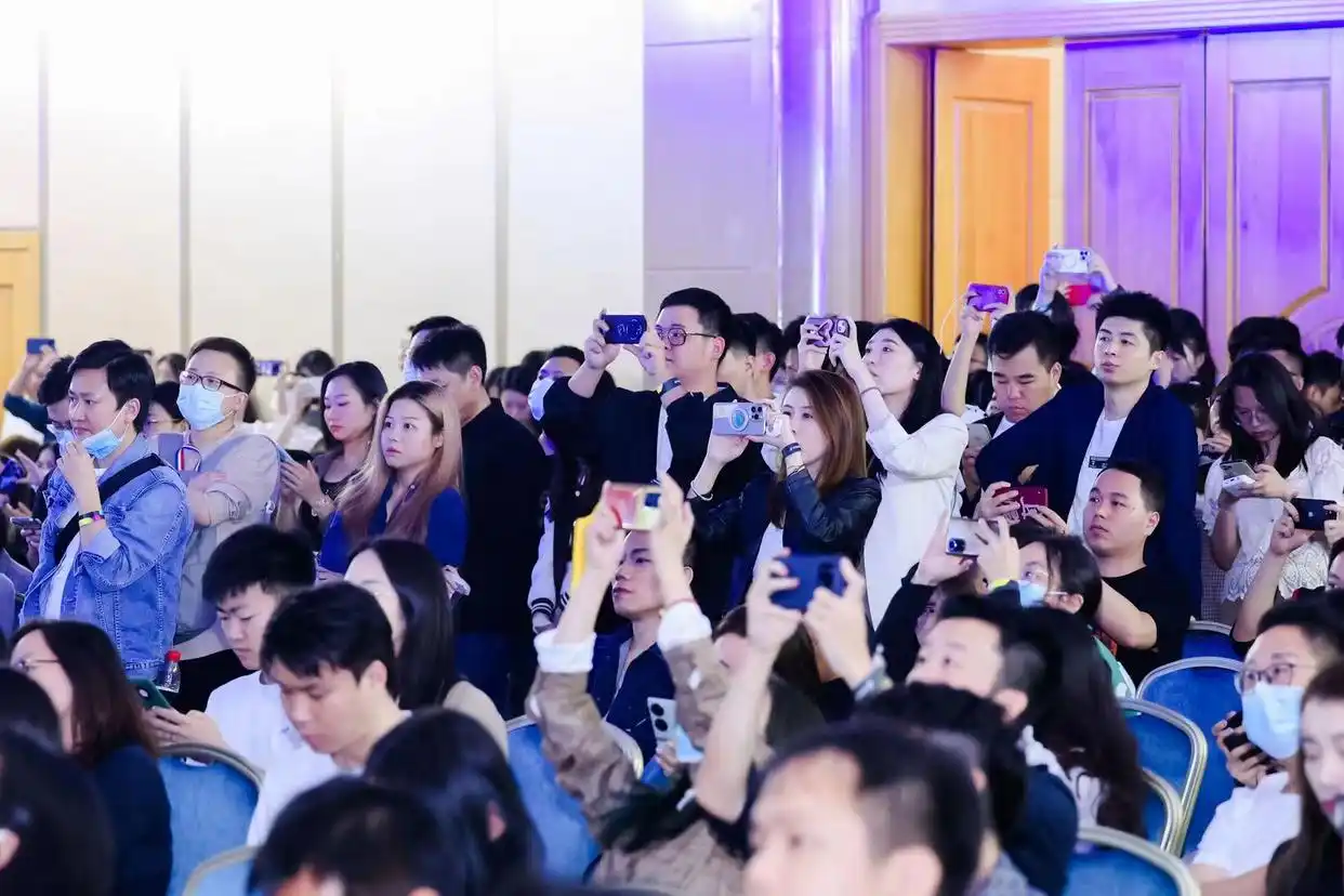 抖音小游戏狂欢，玩法要魔性！年轻人挤爆线下论坛，有游戏月流水六七千万