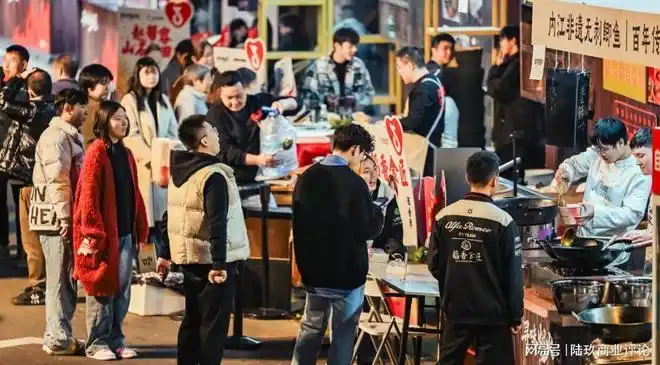 一份榜单，满城烟火：抖音如何接住散落街角的小店经济