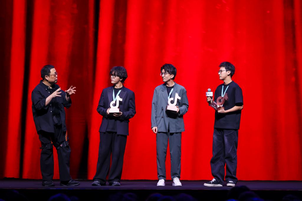 罗永浩“科技春晚”推荐抖音精选App：“让懂行用户为你挑选万里挑一的好内容”