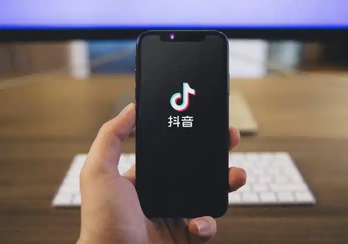 抖音加强治理摆拍演绎视频，未声明虚构最高永久封禁