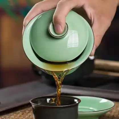 龙泉青瓷进入抖音直播间：看千年窑火如何“烧”出新生意